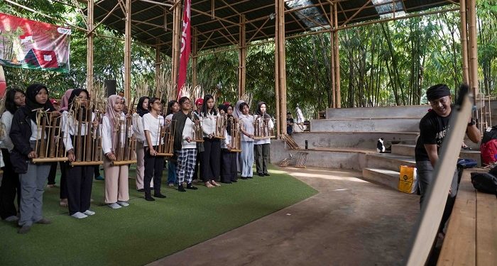 Lestarikan Angklung, AHM Latih Pelajar Jadi Duta Budaya