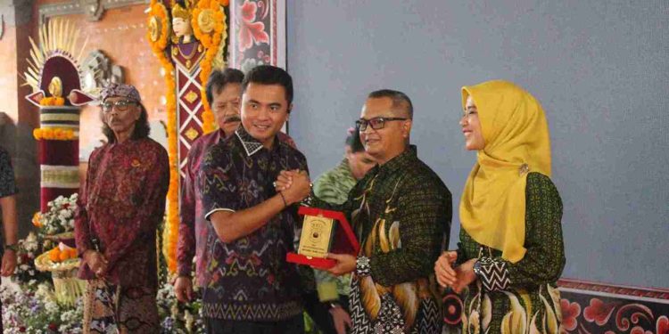 Tongkat Komando Kodim Tabanan Diserahkan kepada Letkol Inf Trijuang Danarjati