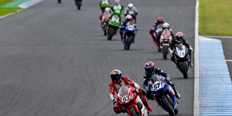 Adenanta Putra Angkat Bendera Merah Putih di Podium ARRC Jepang