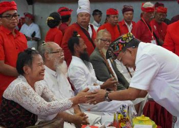 Gubernur Koster Ajak Warga Pande Bersatu Lestarikan Budaya Bali