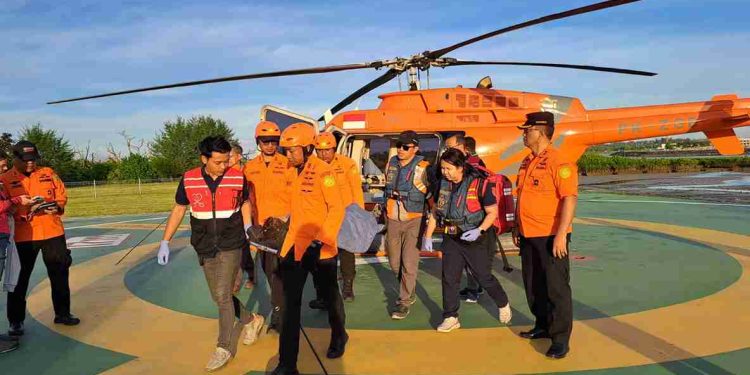 Evakuasi Helikopter Selamatkan Pendaki Denmark yang Terjatuh di Rinjani
