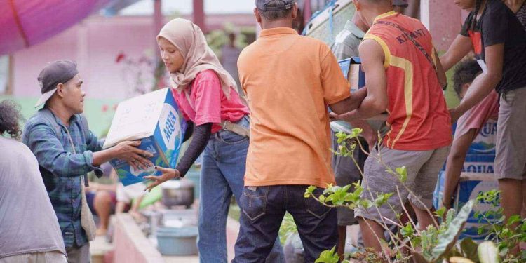 Ribuan Masker Disalurkan untuk Pengungsi Gunung Lewotobi di Flores Timur