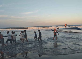Puluhan Penumpang Terjebak dalam Kecelakaan Fast Boat Terbalik Dekat Pelabuhan Sanur