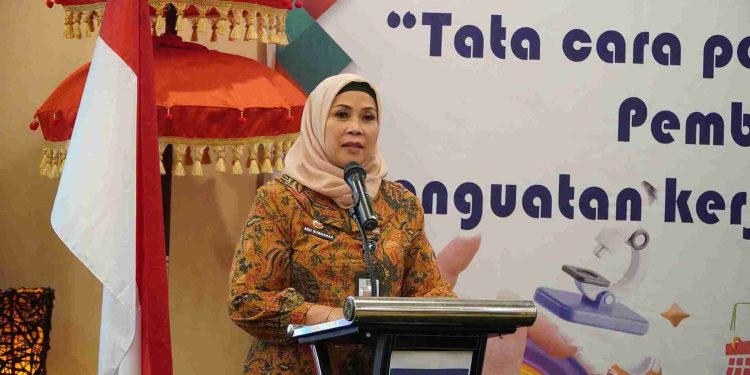 Inovasi Gootik Badung Terlindungi, Kemenkum Bali Serahkan Sertifikat Merek dalam Diseminasi KI