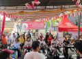 Merdeka Berkreasi Bareng Scoopy, Lomba Makan Kerupuk di Atas Motor di Tuban Jadi Sorotan