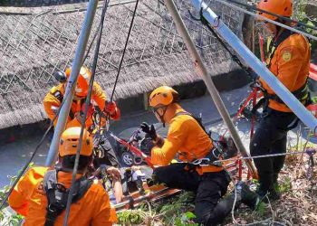 Kesiapan Tim SAR Denpasar Diuji dalam Simulasi Kecelakaan Paralayang