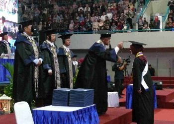 Wisuda Akbar UNY dan Penjelasan Rektor Mengenai Target Pencetakan Ijazah