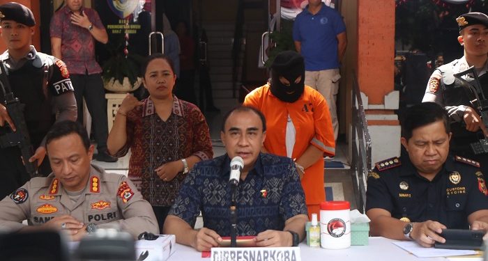 Warga Peru Selundupkan Narkotika Senilai 10 Miliar di Kemaluan dan Pakaian Dalam