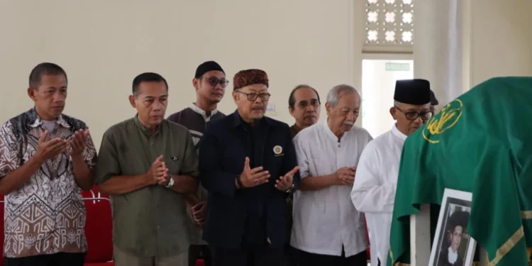 Pemakaman Prof Bambang Hendro Sunarminto, Guru Besar Pertanian UGM Meninggal Dunia