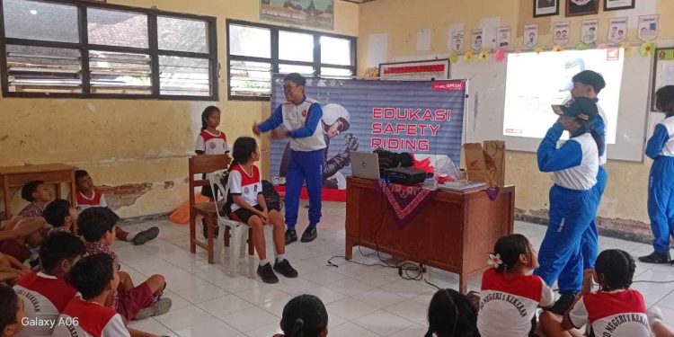 Ajak Siswa SDN 1 Kekeran Belajar Keselamatan Berkendara di Bali