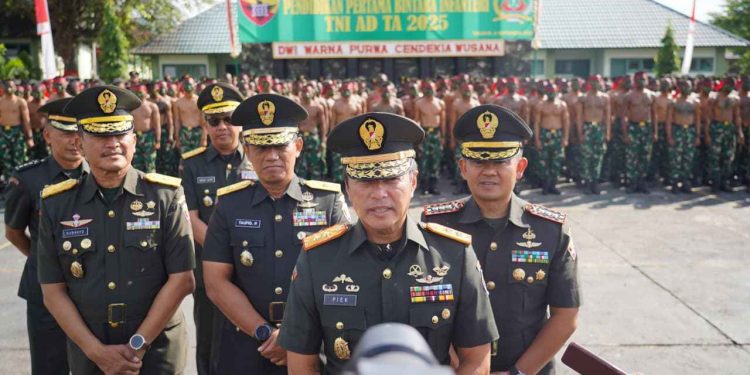 422 Bintara Infanteri Dilantik di Rindam IX/Udyaana Siap Mengabdi untuk Rakyat