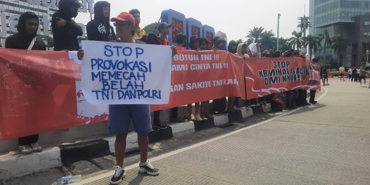 Aksi Damai Aliansi Rakyat Tunjukkan Dukungan Teguh untuk TNI-Polri