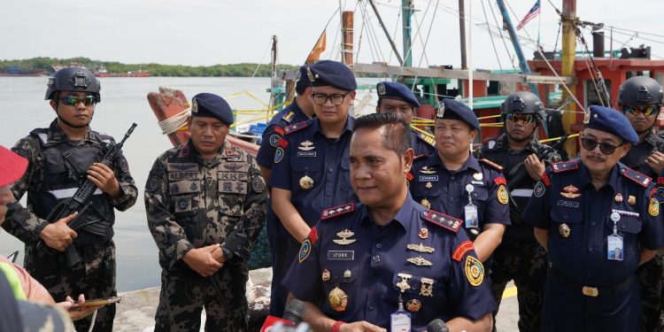 Speedboat KKP Terbakar di Sumbar, Tim Pengawas Dikepung Warga Saat Menertibkan Trawl