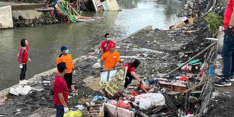 Bantu Pemulihan Pasca Banjir, Bersihkan Sungai dan Beri Bantuan Kemanusiaan di Bali