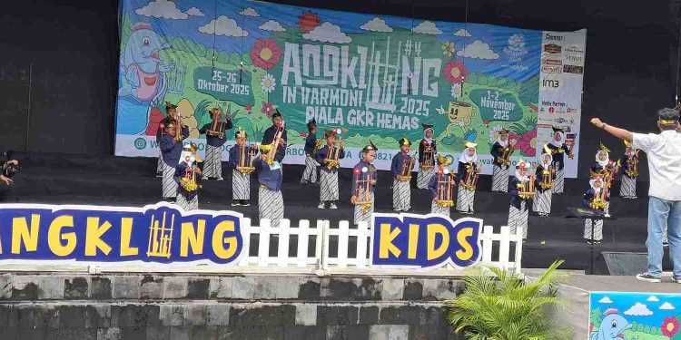 Gemuruh Angklung 5000 Anak Guncang Waterboom Jogja Festival Budaya Anak Terbesar!