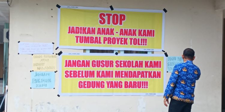 Wali Murid Mendesak Pemerintah Segera Bangun Gedung Sekolah Pengganti