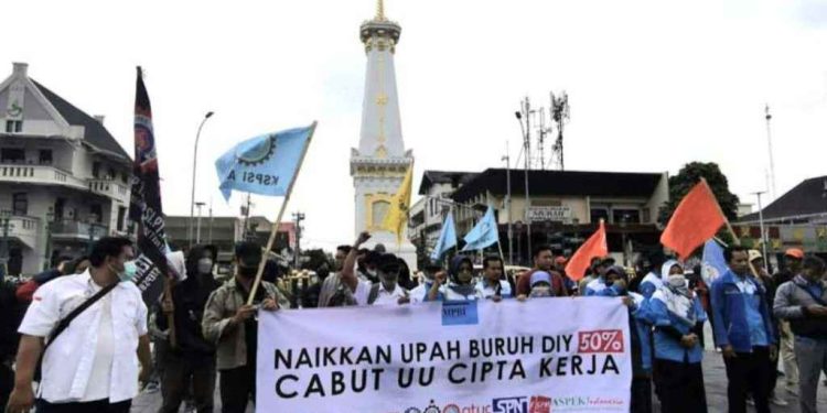 Tolak Formula PP 56/2023, Buruh DIY Tuntut Upah Minimal Rp 4 Juta untuk Martabat Manusia