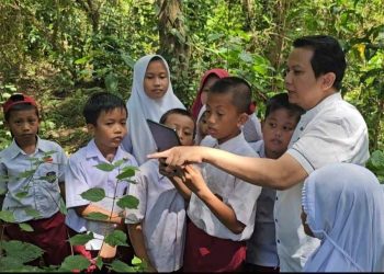 Guru Matematika Papua Kembangkan Metode 3D Digital Raih Honda PCX160 dari Yayasan AHM
