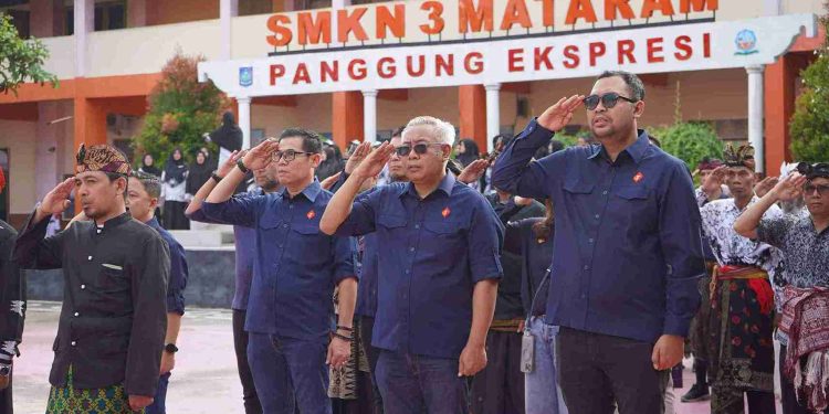 Membangun Arsitek Masa Depan Digital dari SMKN 3 Mataram melalui Digital Empowering