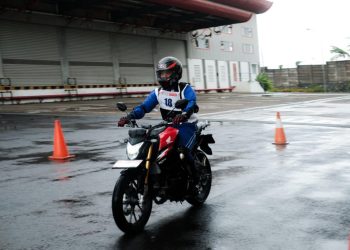 Kuasai Cari Aman di Jalanan Ini Kunci Mahir Mengendalikan Motor Kopling