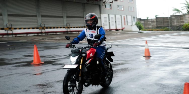 Kuasai Cari Aman di Jalanan Ini Kunci Mahir Mengendalikan Motor Kopling