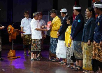 Memutus Rantai Kemiskinan Lewat Pendidikan Gubernur Koster Laksanakan Program Satu Keluarga Satu Sarjana