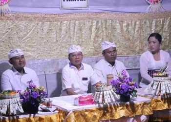 Menjaga Warisan Leluhur, Gubernur Perkuat Komitmen Adat di Pura Luhur Pucak Padang Dawa