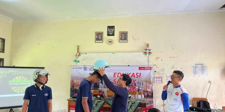 Siswa SMKN 1 Busungbiu Kini Mahir Mengidentifikasi Bahaya di Jalan Selain Gas dan Rem