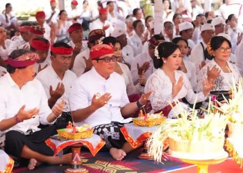 Pesan Bupati Sanjaya: Tingkatkan Waspada dan Perkuat Harmoni dengan Semesta di Sasih Kaulu