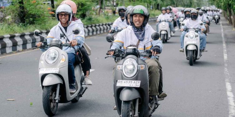 Satu Motor Bertiga Itu Bukan Boncengan Tapi Mengundang Bahaya