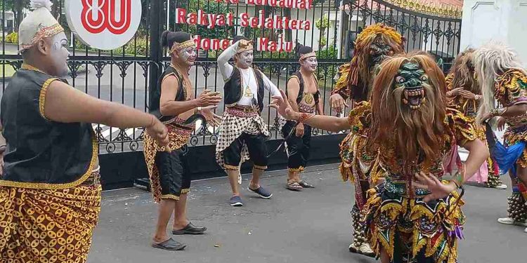 Semar Menggugat: Seniman Jogja Menolak Pilkada Melalui DPRD di Titik Nol