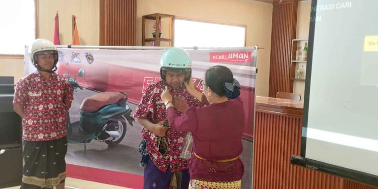 Sasar Gen-Z, Astra Motor Bali Tanamkan Spirit Cari Aman di SMK Pratama Widya Mandala