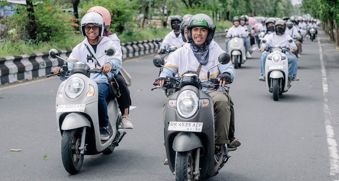 Rayakan Valentine dengan Couple Ride Honda Scoopy Keliling Bali