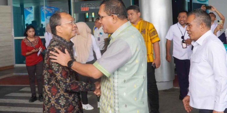Gubernur Bali dan NTT Sepakat Tingkatkan Peran Pemerintah dalam Migrasi Warga