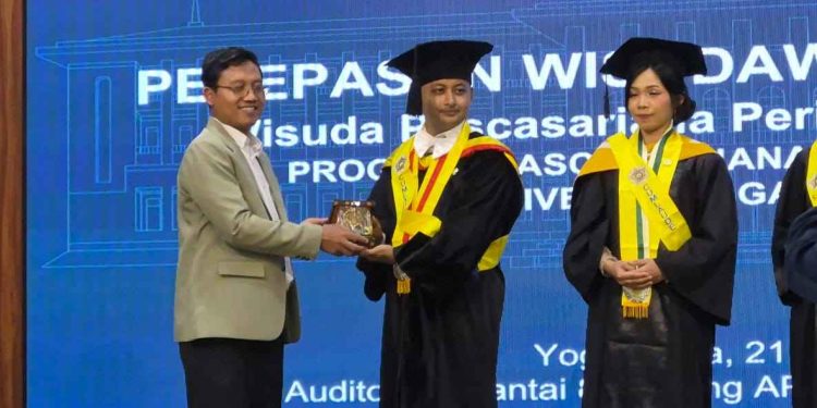 Dosen Unud Lulus Doktor Ilmu Farmasi Tercepat di UGM