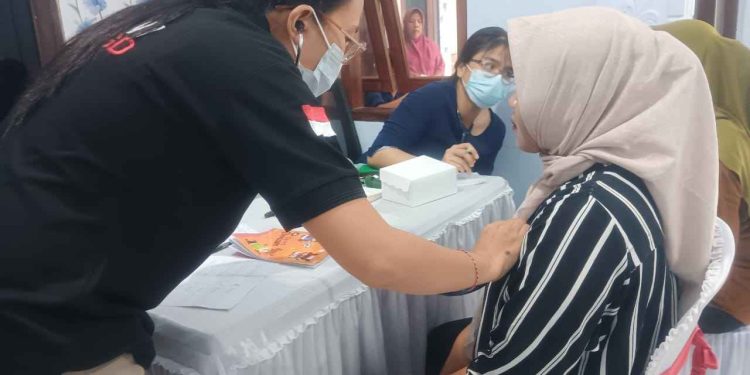Sambut Valentine dan Ramadhan dengan Pembagian Sembako dan Layanan Kesehatan Gratis