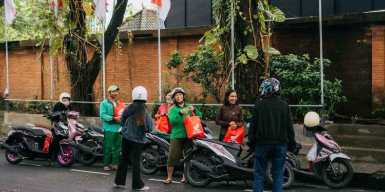 Berbagi Kasih di Hari Valentine Bersama Astra Motor Bali dan Komunitas Honda Stylo
