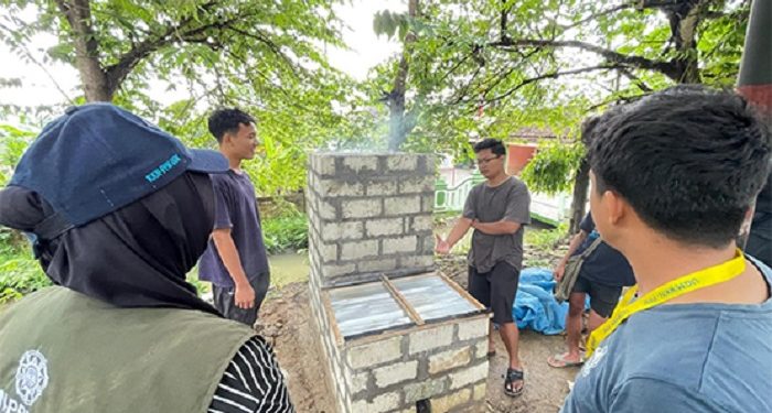 Mahasiswa Ciptakan Insinerator Minim Asap untuk Sanitasi Cerdas di Desa Panohan Rembang